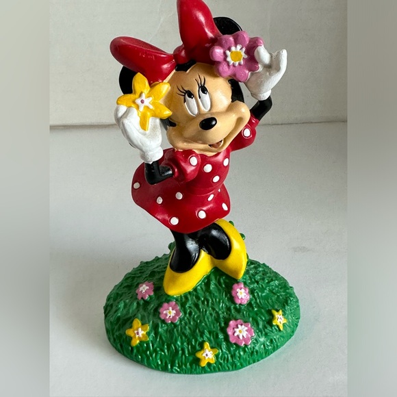 Minnie is Holding Flowers on her Head Everyday Outdoor Garden Statue, 6.2” Tall - Picture 1 of 7